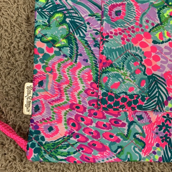 NWT Lilly Pulitzer quilted drawstring backpack in banana split - Picture 2 of 7